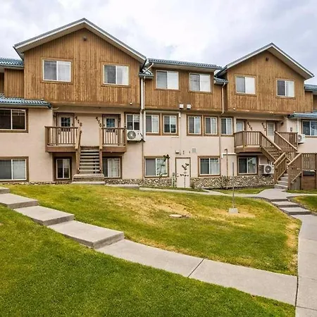 Entire Lovely Townhouse Mountain View! Canmore Exterior photo